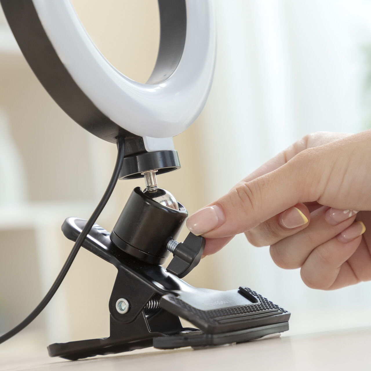 Aro De Luz Led Con Clip Innovagoods en Tipti Tipti